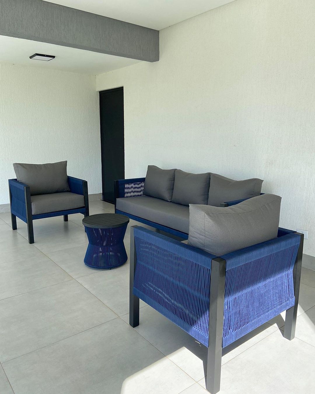 Varanda e Jardim com Poltrona Lux, Sofá de Canto Lux e mais 3