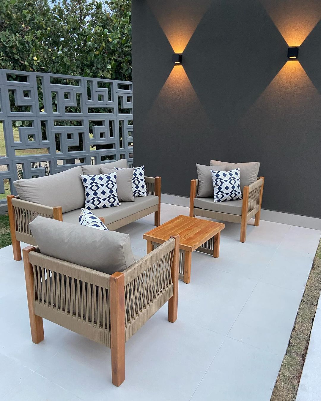 Varanda e Jardim com Jogo de Banco Lux, Banco Lux e mais 3