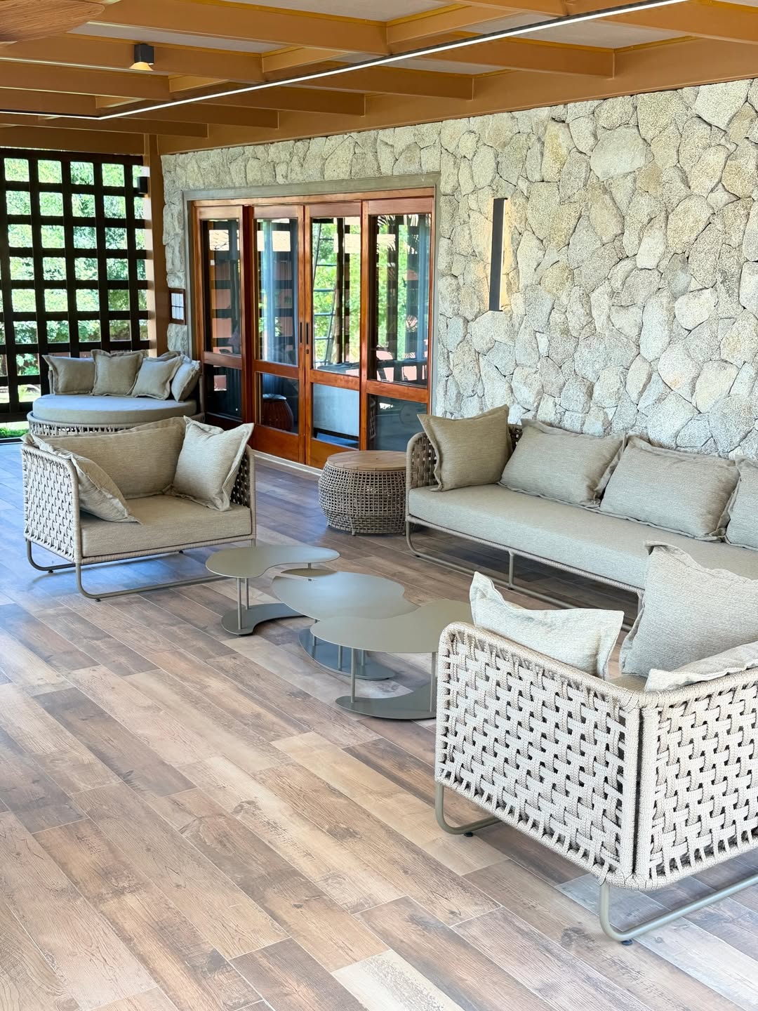 Sala de Estar com Poltrona Vitta e Sofá Vitta