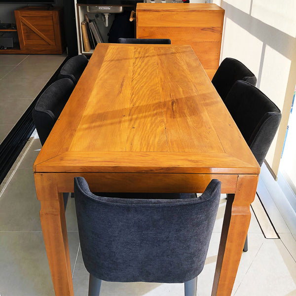 Ambiente 2 com Mesa de comedor Vivi de madera maciza 140x80 cm - 6 plazas