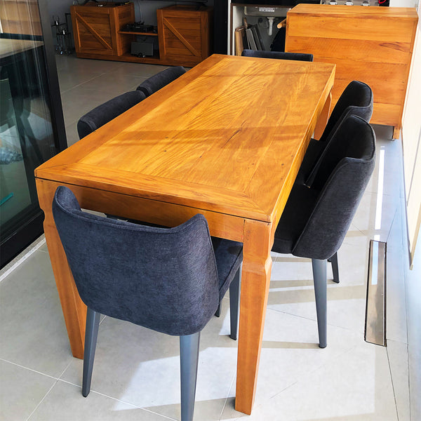 Ambiente 1 com Mesa de comedor Vivi de madera maciza 140x80 cm - 6 plazas