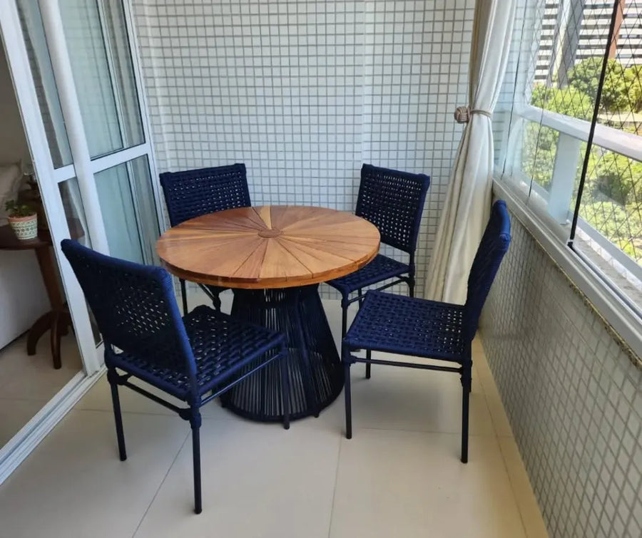 Cadeira Star e Mesa Kone em ambiente real