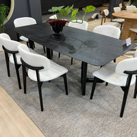 Mesa de comedor Zoe 220x110 cm base de madera negra Tapa laminada negra Esquinera barril