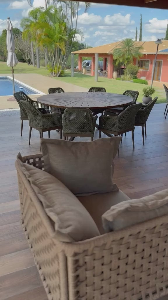 Poltrona Vitta Alumínio Fendi Corda Náutica Rami Assento Tecido Cinza Claro em ambiente · Sala de Jantar