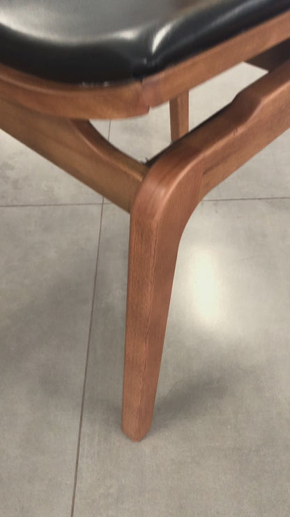 Silla Verónica Respaldo de Madera Cerrada Lona Asiento Tapizado Corino Negro