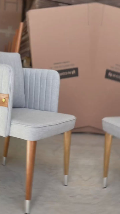 Cadeira Bia Madeira Preto Fosco Assento Estofado Tecido BR6000 com Ponteira Dourada