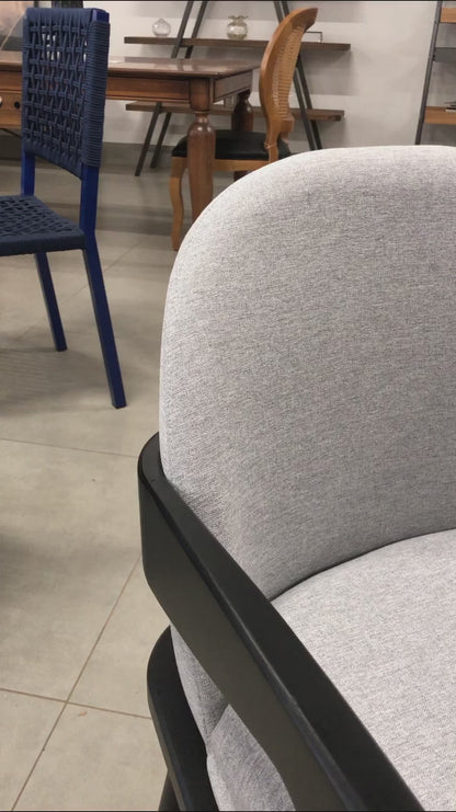 Cadeira Liz Madeira Laqueada Preta com Estofado Linho Cinza