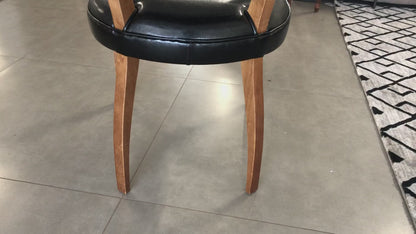 Cadeira Bianca Madeira Cor Pinhão Assento Estofado PU Preto