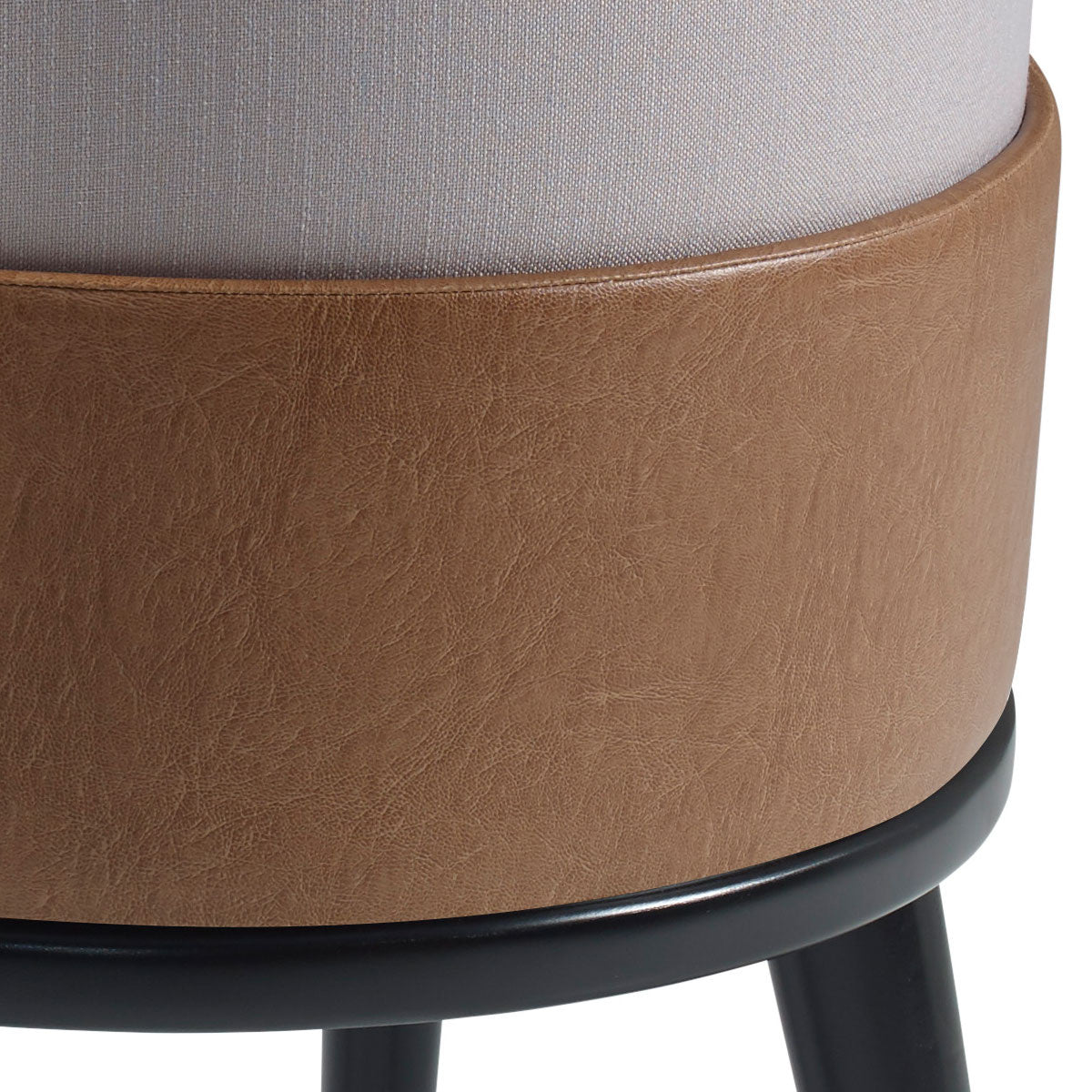 Silla Polara con brazo de madera lacada en negro y asiento tapizado en lino gris