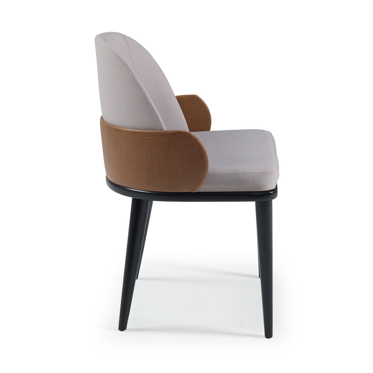 Silla Polara con brazo de madera lacada en negro y asiento tapizado en lino gris