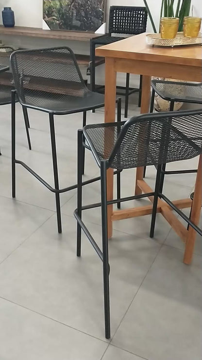 Taburete de hierro con pintura epoxi negra