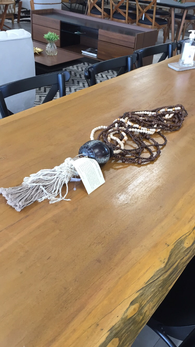 Collar Decorativo de Bolas de Resina con Cuentas de Madera y Macramé
